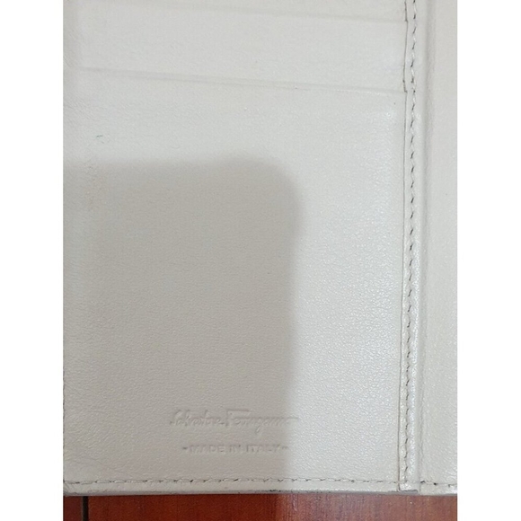 Salvatore Ferragamo Long Bill Compartment Leather Used Auth IY-660440 - Picture 7 of 12